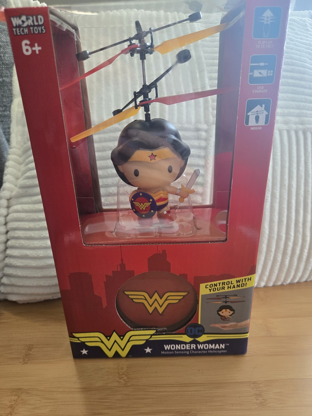 Wonder Woman Motion-Sensing Flying Helicopter Toy — Red - Picture 2 of 6
